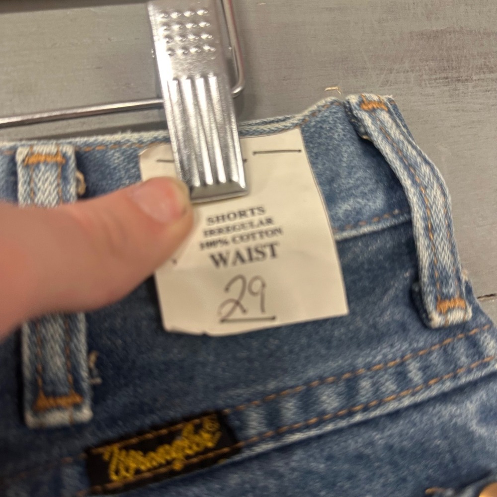 Wrangler Vintage High Waisted Denim Shorts Medium Wash Blue 100% Cotton 29 Waist - Picture 3 of 4